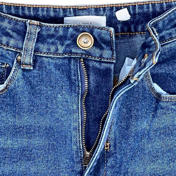 a loves a Women’s High-Rise Medium Wash Straight Leg Fringe Hem Jeans 27 EUC - Picture 6 of 16